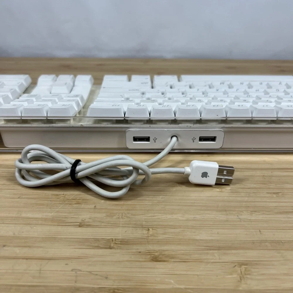 Apple A1048 Wired USB Keyboard Full Size White Clear EMC 1944 Tested